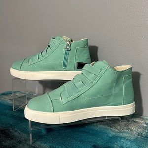 Aqua size 8.5 women